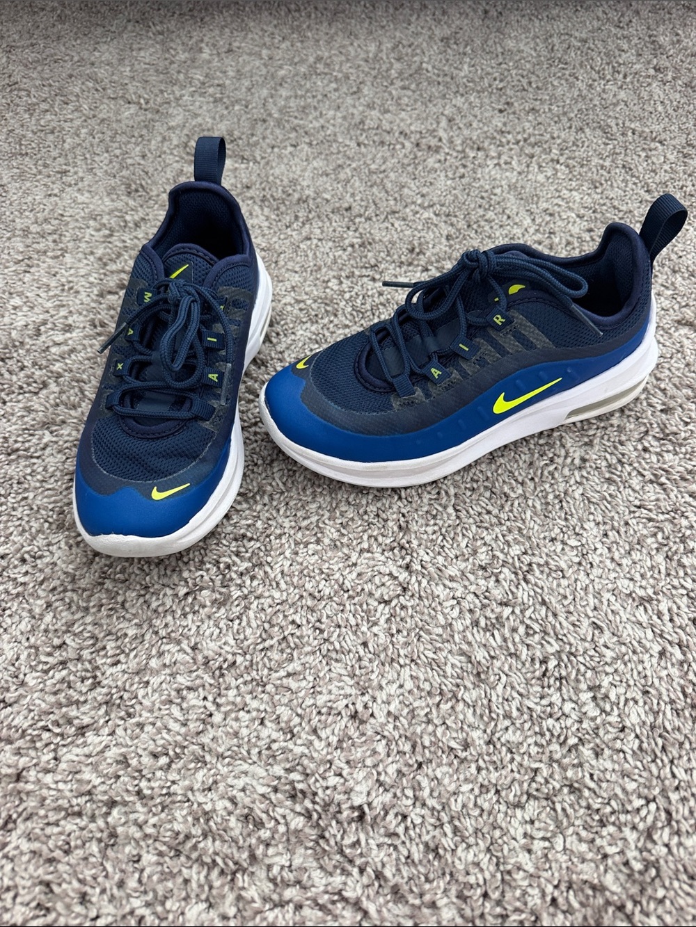 Nike Kids Navy & Volt Air Max Avis Sneakers
